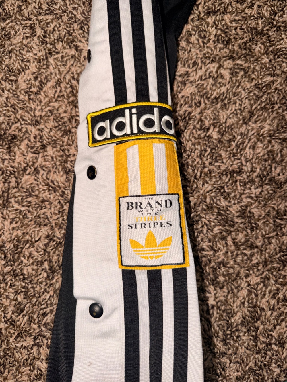 BLACK ADIDAS SWEATPANTS SIZE MEDIUM TRADITIONAL SNAP TRACK PANTS